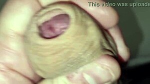 alexander audran orgasmo maschile - gemiti e sega intensa con enorme sborrata esplosiva e omaggio di sperma in primo piano apri la bocca e ingoia