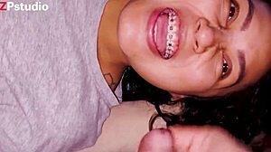 mi hermanastra frida me da unas buenas chupadas y me pide semen en la boca