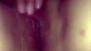 Louca de tesão, molhadinha bucetao, gozando sozinha.