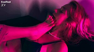 I love her armpits and wet foot fetish with Marilou and Miss Jesus