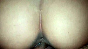 Mi vagina al desnudo se clava en este enorme pene sin filtros, entregada a su deseo en posiciones variadas.