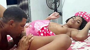 i delirando no sexo oral com meu padrasto enteada