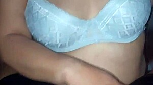 Madre Pervertida Se Mete Al Cuarto A Escondidas Para Estar Juntos Disfruto Mucho Tocandole Su Cuerpo Y Se Pone A Jugar Con La Verga Exitante Ver Las Tetas Y El Cuerpo Perfecto De Mamiflorecita