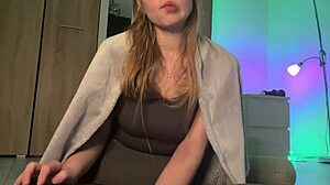 Eat my virgin pussy while I masturbate