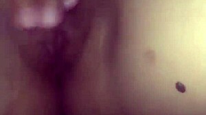 Louca de tesão, molhadinha bucetao, gozando sozinha.