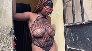 Hey, big boobs wet Sarah met Harveyxbush in Lagos! 😍