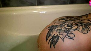 Cute Girl Jerks Off Tight Pussy