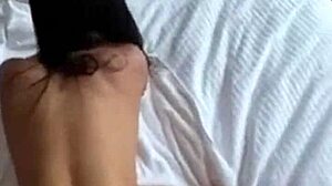 Yksi vaimo, yksi kukkeli, jakaa kaiken kotona