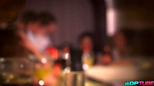 Follando En Un Bar Delante De Los Clientes