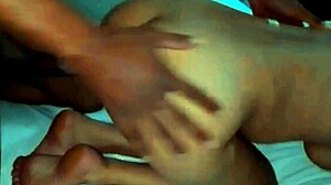 ele bateu em mim e depois meteu no meu cu ele me trata como uma escrava e deixou marcas em minha bunda com seus tapas e seu sêmen dentro de mim