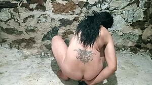 Flip-flop stretches ass in anal play