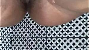 Tesão de Buceta: Big Ass Latina Teases Her Natural Tits Solo 😘