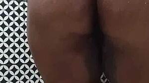 Tesão de Buceta: Big Ass Latina Teases Her Natural Tits Solo 😘