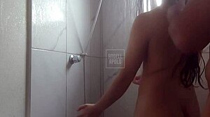 Loirinha Gets Fucked In The Shower!