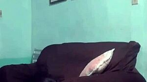 Puta do instagram shows off her big ass