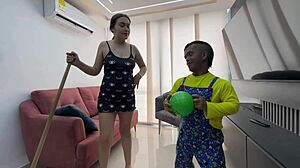 Mi Pequeño Travieso Hermanastro No Me Deja Hacer El Aseo De La Casa Y Como Pretexto Termina Follandome Duro Con Su Engañoso Pene Grande Y Termina Dandome Toda Su Jugosa Y Rica Leche En Mi Apretad Coño