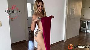 Gostosa Tatuada Experimentando Vestidos Sensuais, What Do You Think?