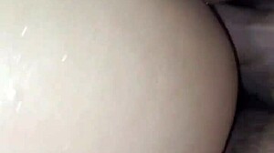 sexo anal con la culona de mi madrastra en el baño