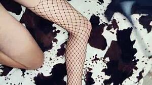 Fucking a sexy mature bitch