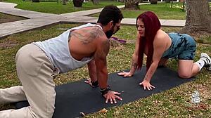 Rutina de yoga en la cama con colombiana milf muy tetona