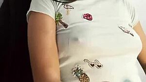 Want to see her squirt?