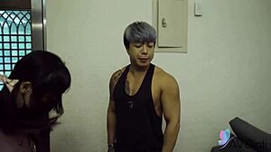 OMG, first time Chinese babe Yuli getting fucked! 🔥