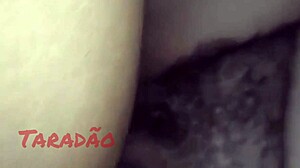 Cuzinho guloso e buceta peluda