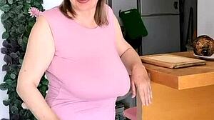 Hot milf seduces me in pov riding session