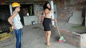 oye a mi empleada para lamer mi coño viejo y follarme