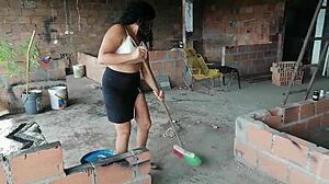 oye a mi empleada para lamer mi coño viejo y follarme