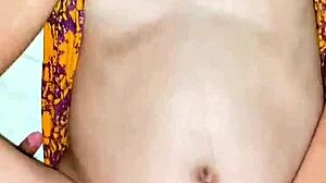 ngentot sambil peres air susu mamah muda daster kuning lagi sange berat