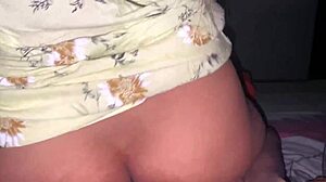 Desi aunt's big ass Hindi tease