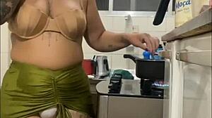 i feed hubby good so he eats my big pussy dessert after 😋