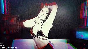 Melissa Stratton Worships Feet Before Hot Facial Cumshot