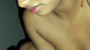 hermanastra morena de 18, quieres una noche caliente follándote conmigo?