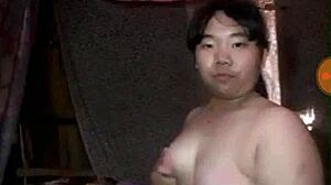 em gai vietnamese beauty shows off her hot body