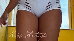 wanna see my tight shorts hugging this pussy?