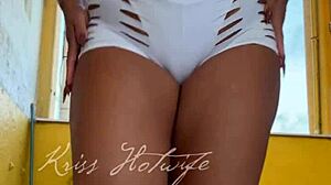 wanna see my tight shorts hugging this pussy?