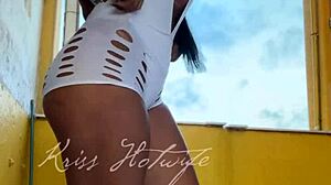 wanna see my tight shorts hugging this pussy?