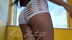 wanna see my tight shorts hugging this pussy?