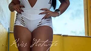 wanna see my tight shorts hugging this pussy?