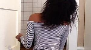 you should unsnap this to see my facesitting pussy and tits