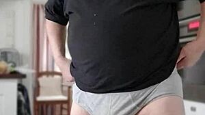 i watched chris th old man strip n rip his clothes off dirty talkin so nasty!!