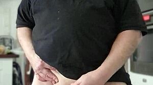 i watched chris th old man strip n rip his clothes off dirty talkin so nasty!!