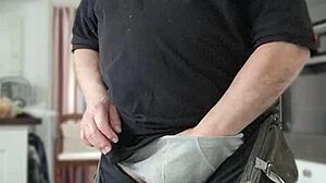 i watched chris th old man strip n rip his clothes off dirty talkin so nasty!!