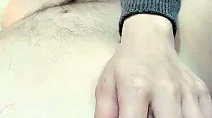 بي في بي ليه تقذف بسرعة من يد جارتي الآسيوية السريعة في الحمام