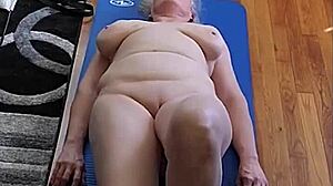 i'm doing pussy yoga... gotta jerkoff to this hot milf flex!