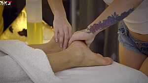 missy luv getting massaged then fingered squirting by zazie skymm?