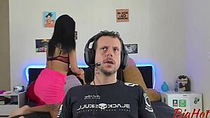 Meu namorado só ligou quando chamei minha amiga pro boquete duplo dele né?