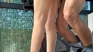 hidden cam catches argentinian stepsis slurping cock in gym 😈🍆💦